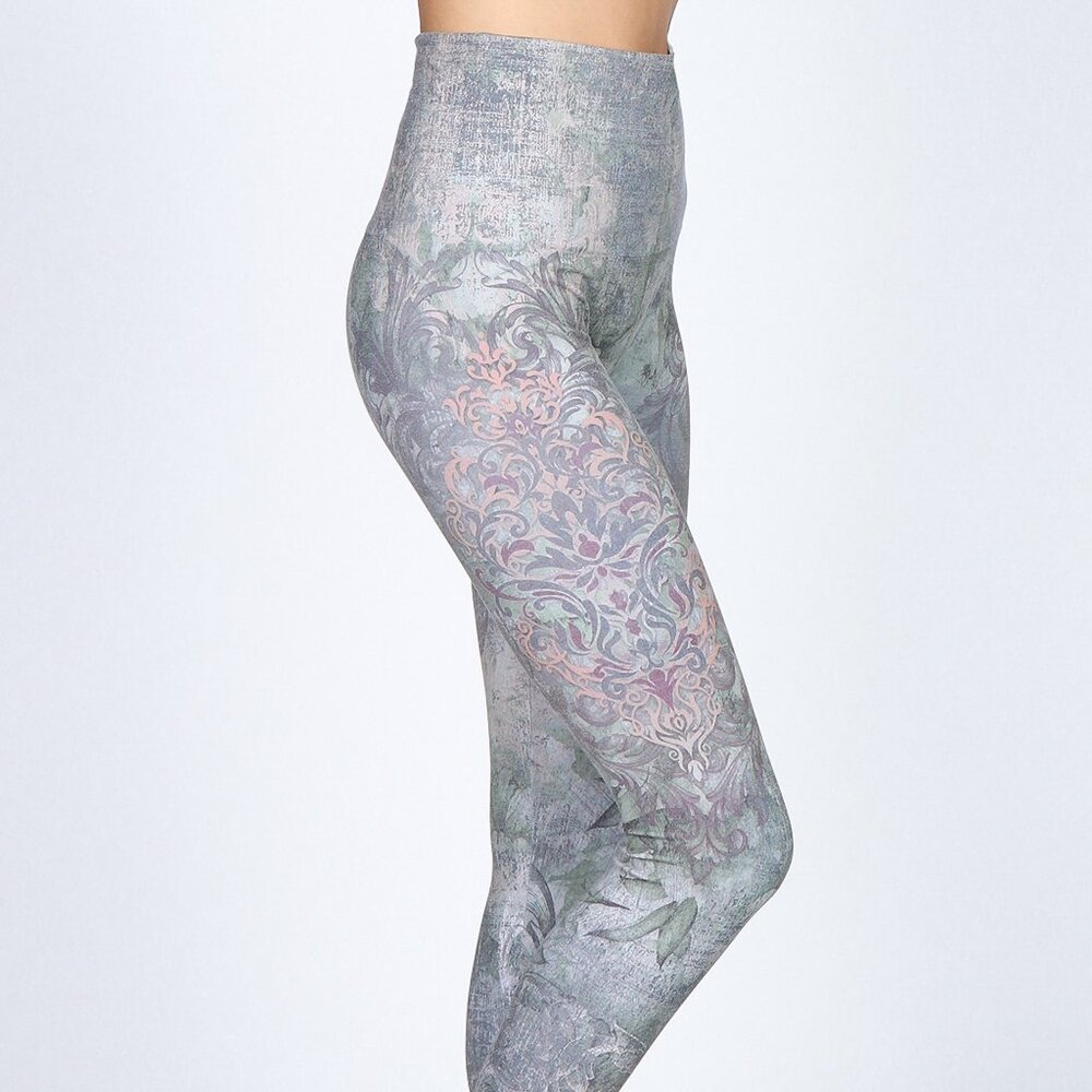New M. Rena Geometric Tummy Tuck Leggings. One Size